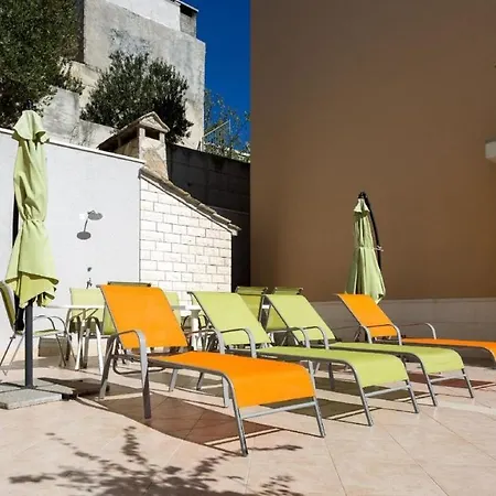 Apartment In Mit Grosser Terrasse