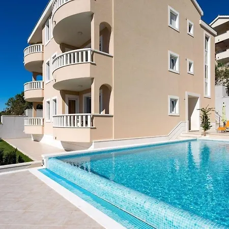 Apartment In Mit Grosser Terrasse *