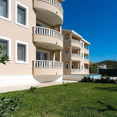 Apartment In Mit Grosser Terrasse *
